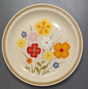 Vintage Country Living Floral Patterned Plate 10.5" Linda Pattern